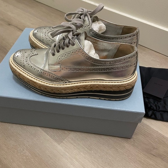 Stunning Prada silver platform brogues - Picture 1 of 13